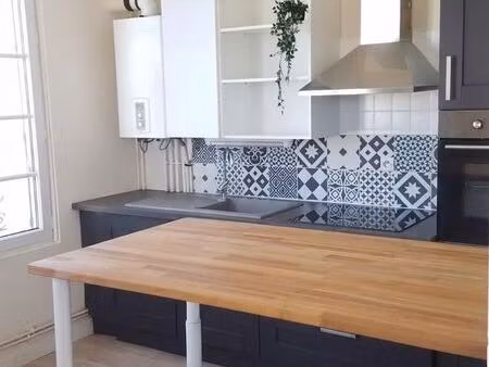 t4 chatellerault nord / terrasse 15m2 / parking / cuisine équipée