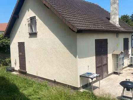 location  petite maison avec grand terrain