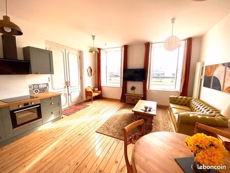 t2 meublé 46 m² rénové à neuf – vue port