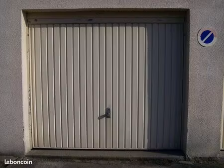 eu loue garage l: 5m20 x 3m50 (idéal stockage)