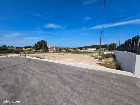 terrain 640 m² les pennes mirabeau