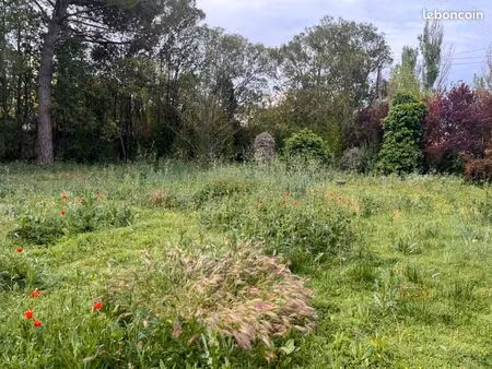 terrain 650 m² meyreuil