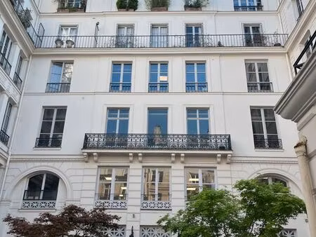studio meublé rénové à 2 pas de la bourse