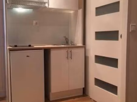 studette meublé 12m² - 75008 (europe / rome) – très bien agencé