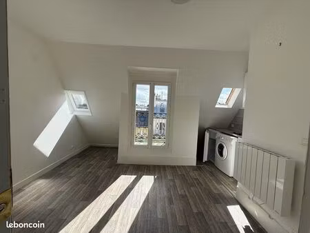 studio paris 10 avec balcon et ascenseur métro