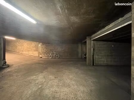 garage/box 18 m² paris