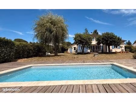 maison 7 pièces 232 m²