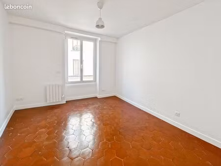 paris vᵉ – rue mouffetard - studio