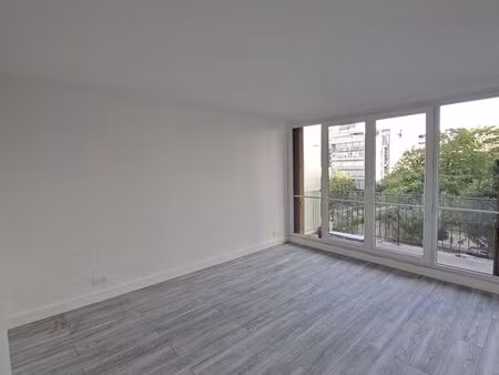grand t2 avec balcon à louer non meublé