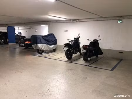 ?️?️? location parking moto / scooter grande place