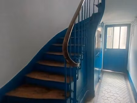studio à rénover très au calme et lumineux