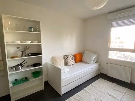 studio meublé 18m2 - vénissieux - disponible immédiatement