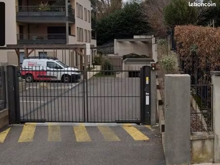 a vendre garage double centre genas