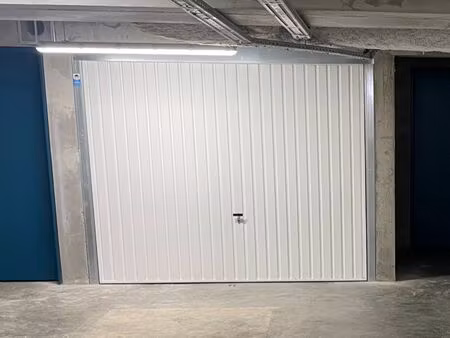 garage fermé très récent entre debourg et jean jaurès