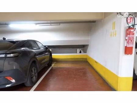 parking/box 12 m² paris