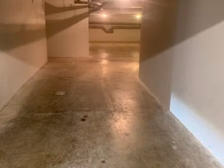 francheville – grand box fermé de 95 m² en sous-sol sécurisé