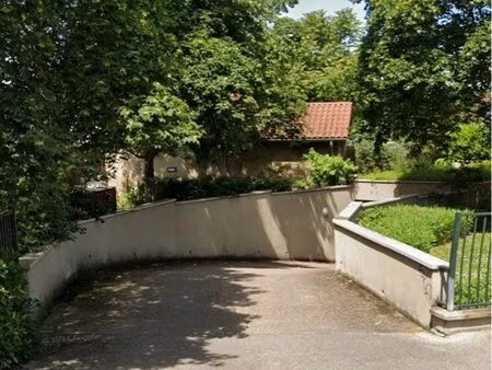 location garage fermé / box sécurisé - valmy