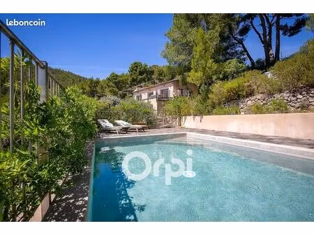 villa 4 pièces 120 m²