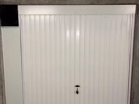 garage 23m2/ caluire et cuire