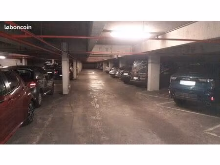 vends lot 19 places de parking paris 75019