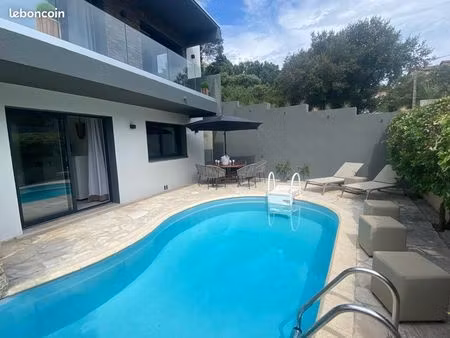 rez de villa de charme   piscine et parking privatif