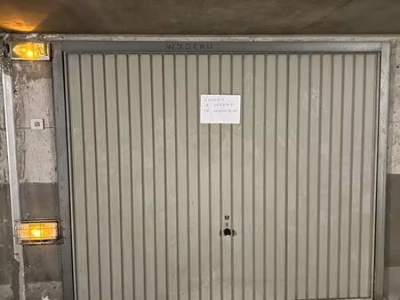 garage box fermé en sous sol frejus palge