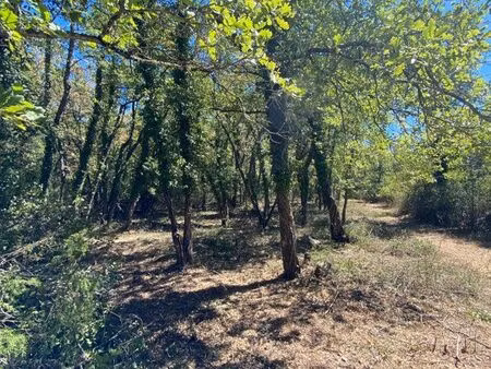 ? terrain de loisir 2 402 m² à nans-les-pins – plat  calme et pleine nature ?