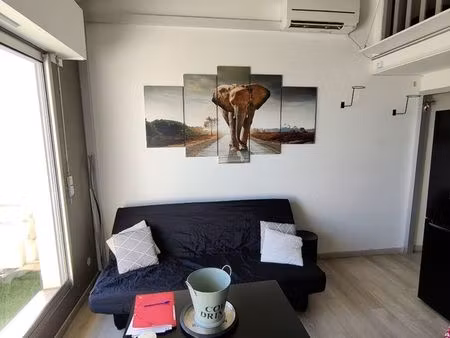 location studio duplex meublé vue mer - terrasse - parking - cave - fréjus plage