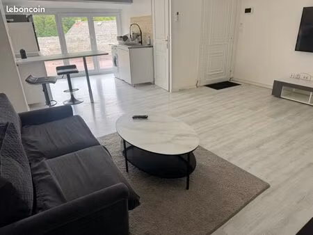 loue grand t2 avec terrasse