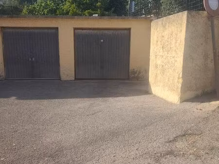 vends box ferme dans résidence securisee