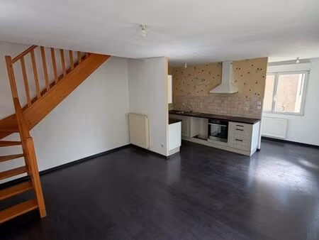 appartement duplex t3 rénové situé à beaucourt dans un quartier calme  beau et lumineux