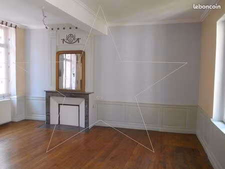libre 1er juillet  séjour traversant  tres lumineux  2 pièces  grands volumes  caractère  