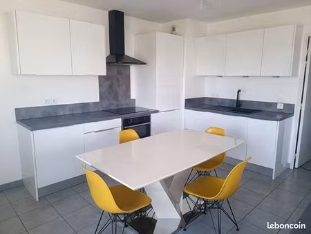 appartement 61 m2 climatisé + balcon 9m2+box garage