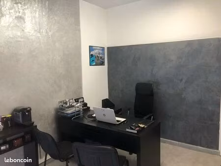 bureau indépendant 14 m² avec vitrine sur rue – proche mairie marseille 4e