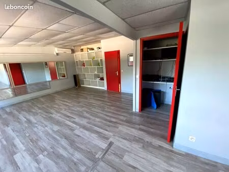 a louer local professionnel 110 m2