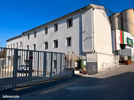 local 110m2 zone franche