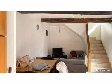 à louer petite maison de ville