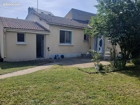 loue maison sens plein pied 33m²-proche gare -avec garage et jardin