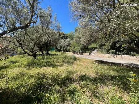 terrain 702 m² pignans