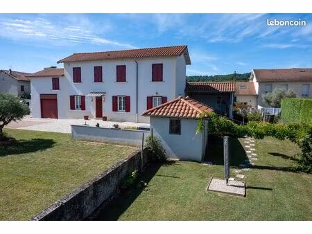 maison ancienne  rénovée  pleine de charme  rare sur le secteur de beynost