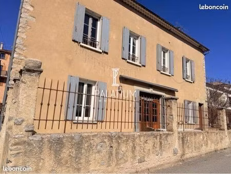 grande maison familiale de 193 m² au cœur d’un village avec toutes commodités