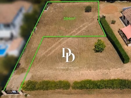 terrain constructible au coeur du village