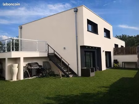 tres belle maison moderne 170m2 avec jardin et studio independant  proche geneve