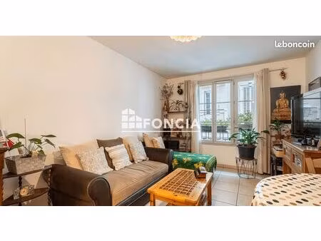 appartement t2 traversant de 47 m² avec terrasse - centre ville de toulon