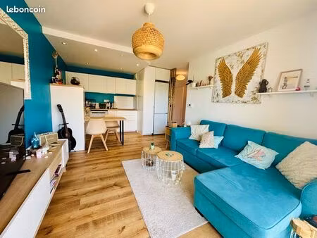 ? t2 40 m² + terrasse + parking privatif
