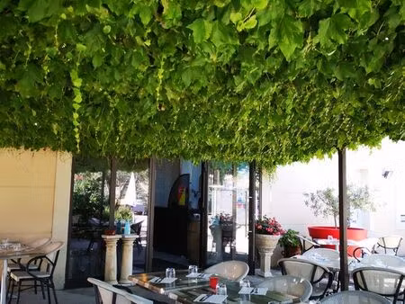 mur et fonds de restaurant + 3 appartements