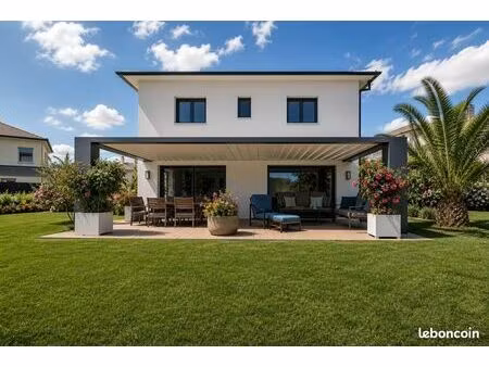 maison 5 pièces  144m2 plus garage 17m2  terrain plat et viabilisé