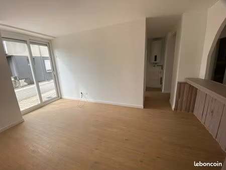 loue f2 entièrement rénové