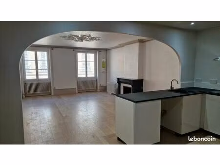 t4 spacieux 3 chambres- 140 m2 - centre-ville