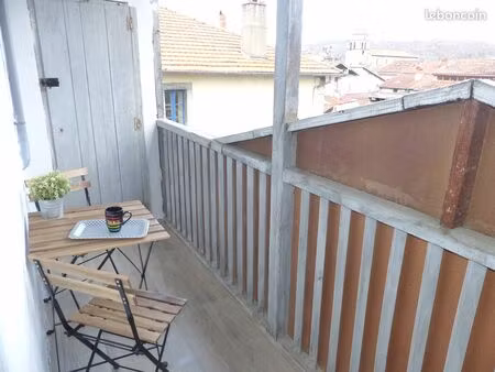 joli studio meublé tout équipé st girons avec balcon